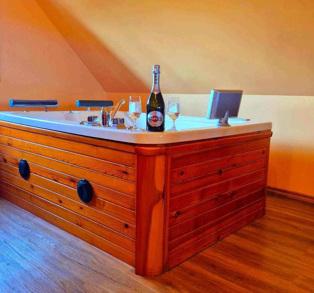 Hotel Palacyk Legnica Eksteriør bilde