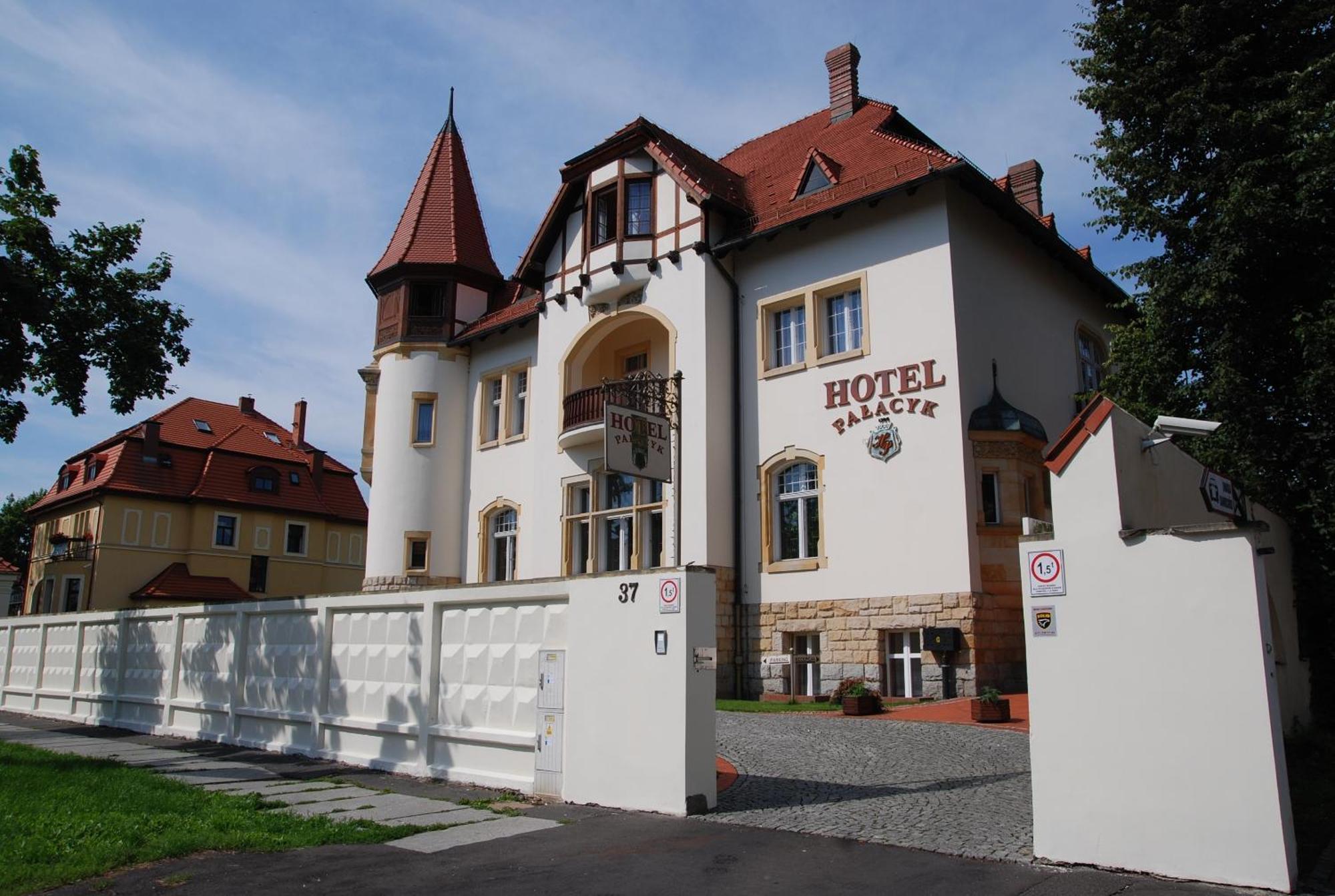Hotel Palacyk Legnica Eksteriør bilde